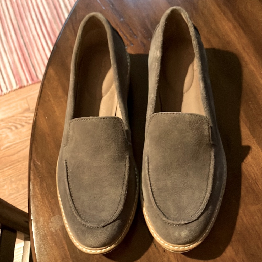 Adam Tucker gray suede slip ons excellent condition worn once - Picture 2 of 6